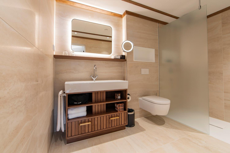 Bathroom 4, The Historic Huis ter Duin, Noordwijk