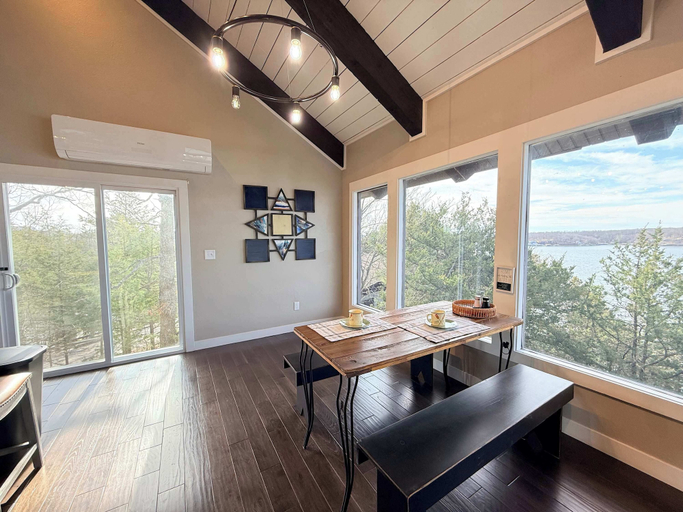 Dining 5, Wide Sky Chateau Lake Views, Camden