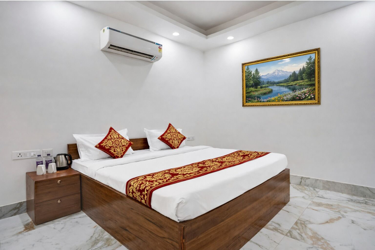 Room 2, Mauryan Elite Hotel Ignou Road, Delhi