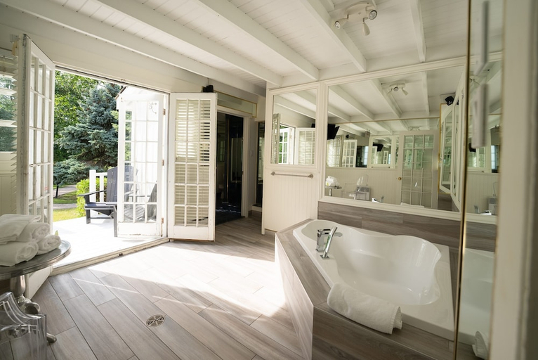 Bathroom 4, Hotel Le Rivage, Laval