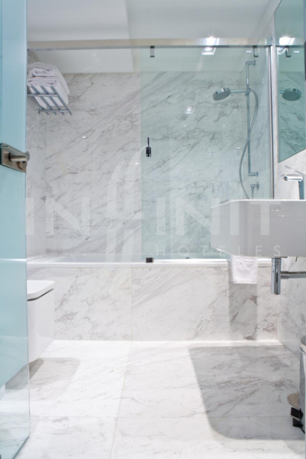 Bathroom 4, Inffinit, Pontevedra