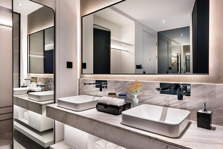 Bathroom, LAKESIDE MYRARE HOTEL, Chengdu