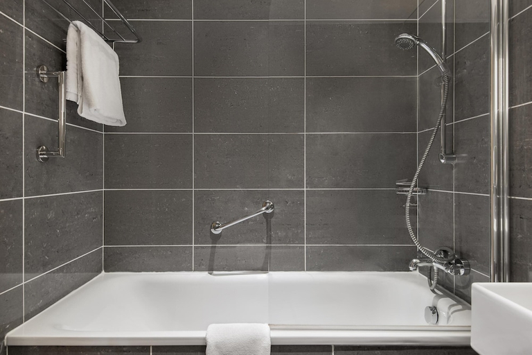 Bathroom 2, Majestic Hotel Bristol, Bristol