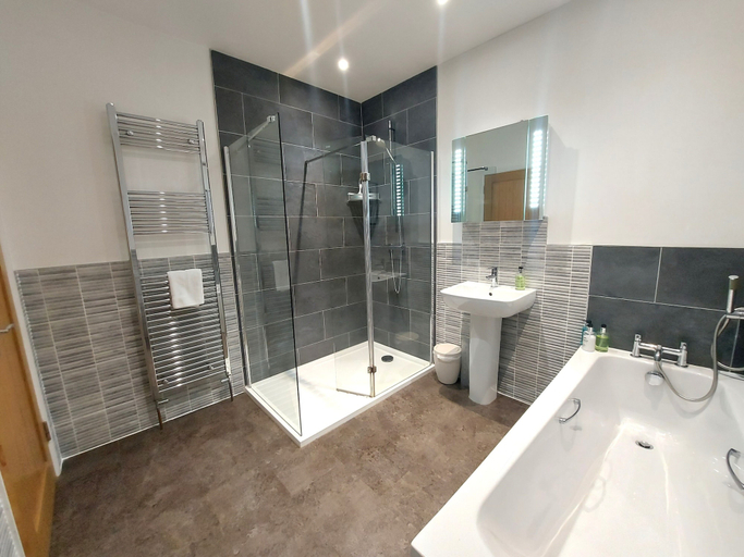 Bathroom 3, Meadow View Apartments, Cornwall