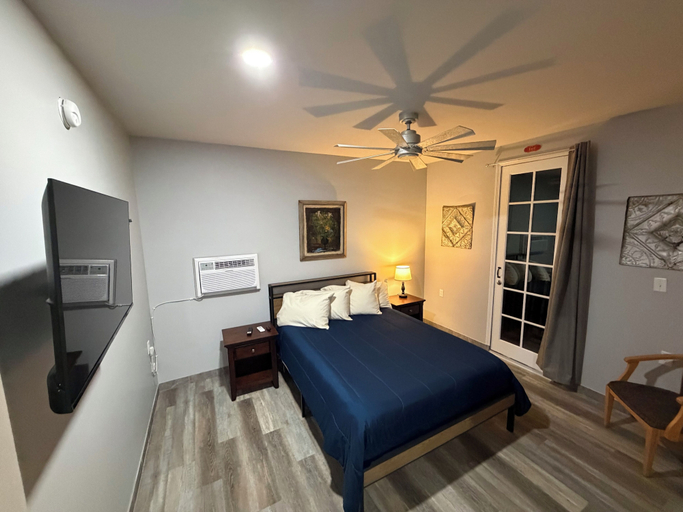 Room 5, Germantown Inn & Lounge, Gasconade