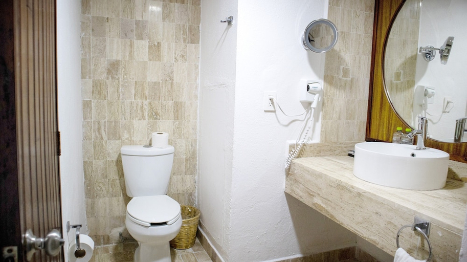 Bathroom 4, Marina Resort, Dist. Pochutla