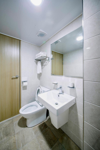 Bathroom 4, Harbor Hotel, Jeju