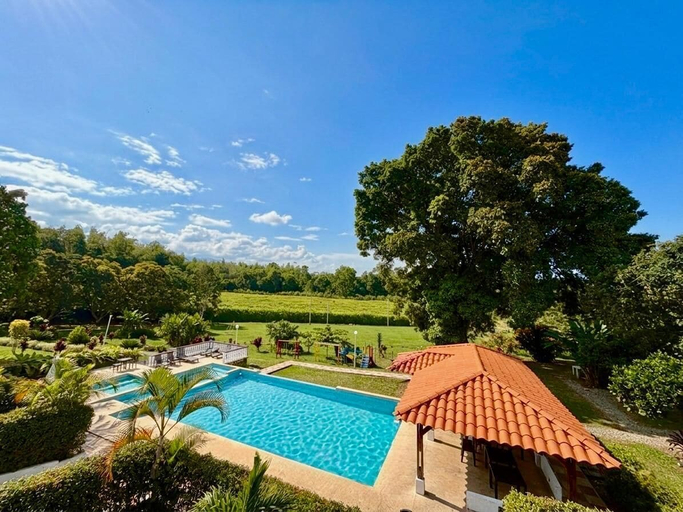 Pool 2, Jardines del cafe entre nubes, Montenegro