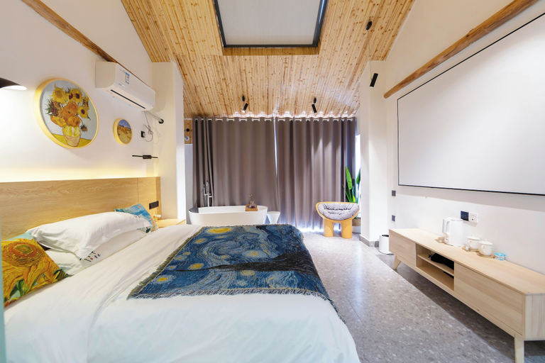 Room 5, 12C Waterfall Stay Furong Main Falls, Xiangxi Tujia and Miao