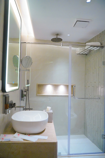 Bathroom 3, Chinmay Hotels and Resorts, Lucknow
