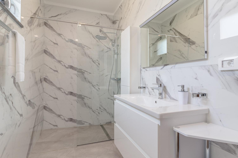 Bathroom 3, Villa Bellatrix in Fazana with beach front and sea view, Fažana
