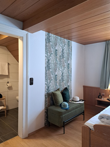 Bedroom 3, Gasthof Hotel Bezold, Ansbach