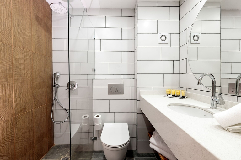 Bathroom 4, Yearm Hotel