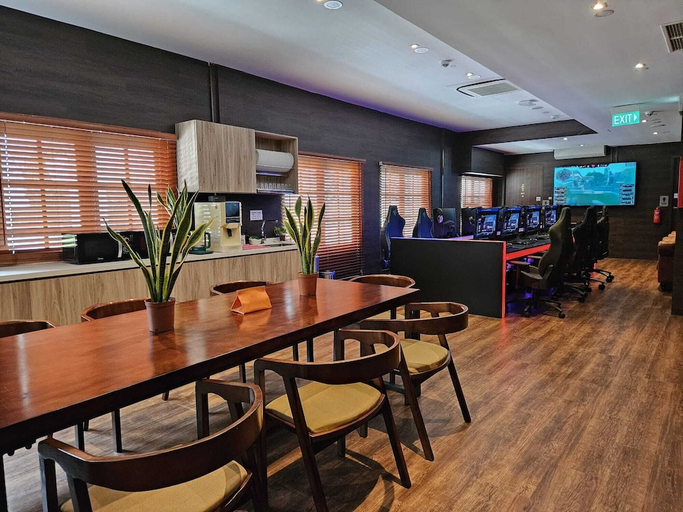 Food & Drinks 4, Arena Esports Hotel Bugis, Singapura
