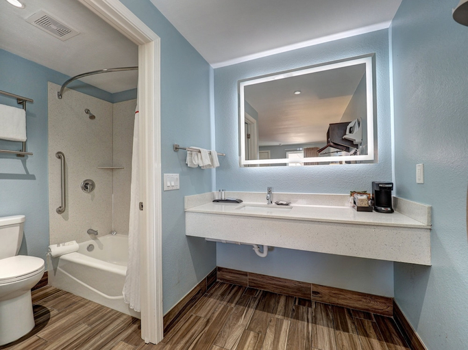 Bathroom 4, Ocean’s Edge Hotel Port Aransas TX, Nueces