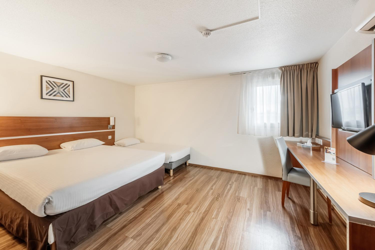 Bedroom 3, Comfort Hotel Aeroport Lyon St Exupery, Rhône