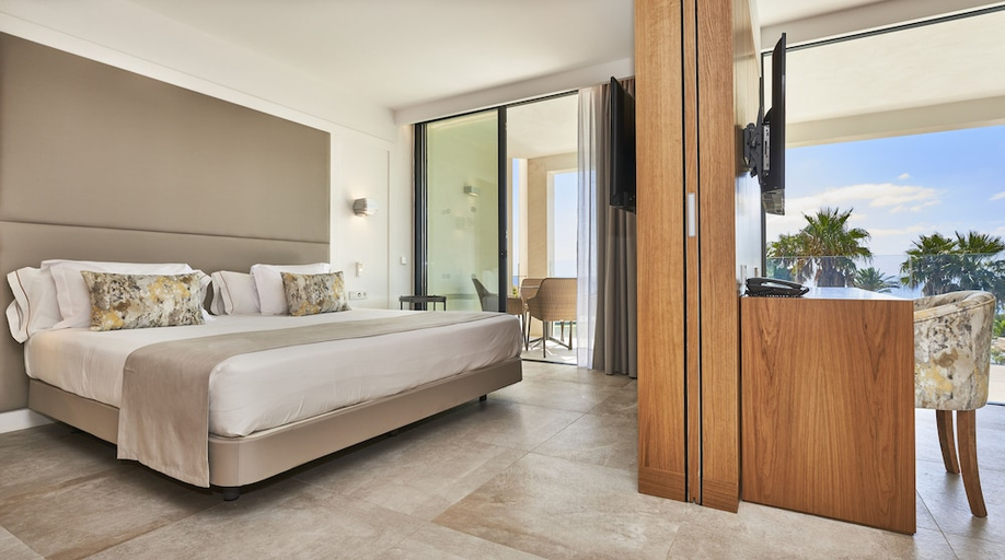 Bedroom 3, Insotel Punta Prima Prestige Suites & Spa, Baleares