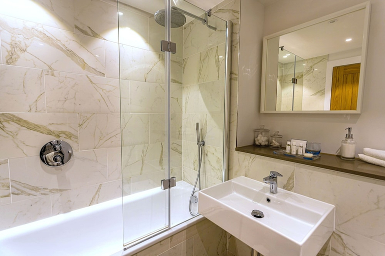 Bathroom 4, Harbour Hotel Southampton, Southampton