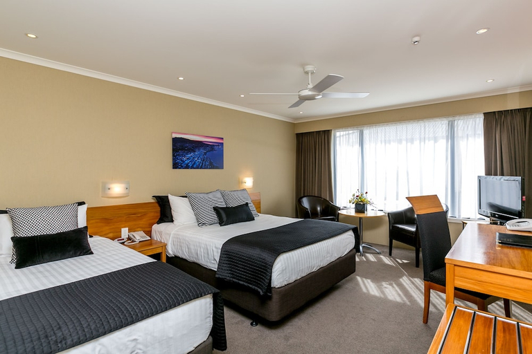Bedroom 2, Plymouth International, New Plymouth