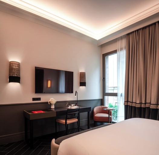 Room 2, Serras Sevilla, Sevilla