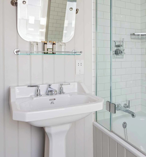 Bathroom 4, Falstaff, Kent