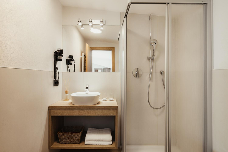 Bathroom 3, Hotel Monte Cherz, Belluno