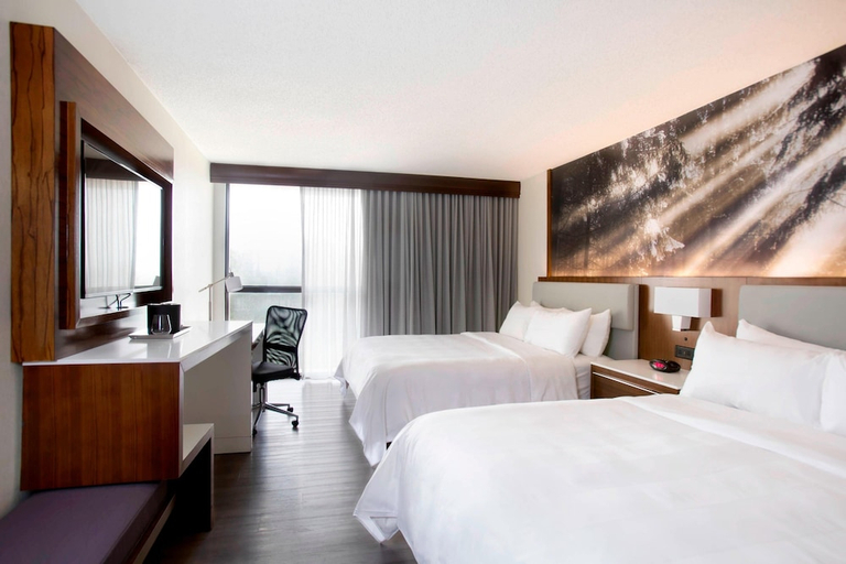 Bedroom 2, Greensboro High Point Marriott Airport, Guilford