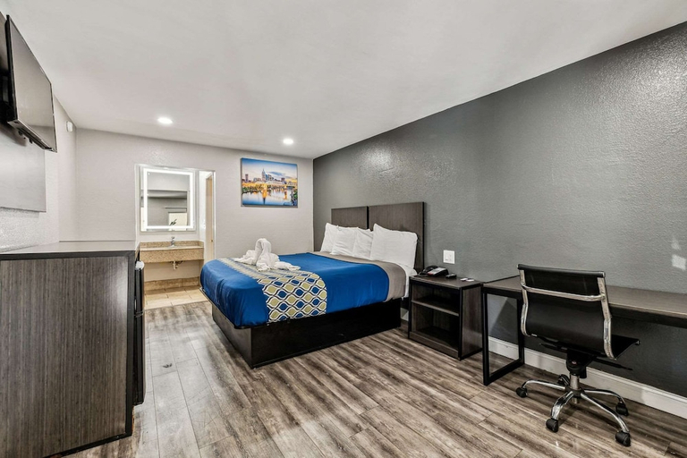 Bedroom 3, Knights Inn Antioch, Davidson