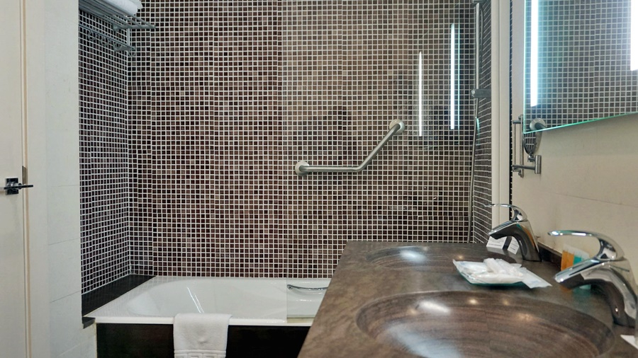 Bathroom 5, Hotel Catedral Almería, Almería