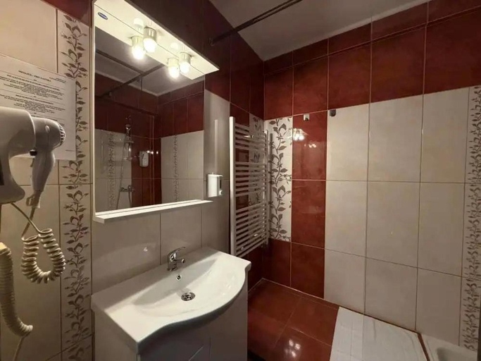 Bathroom 4, Hotel Ambasador Iasi, Rediu
