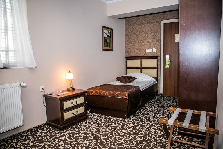 Bedroom 3, Hotel Megalos, Constanta