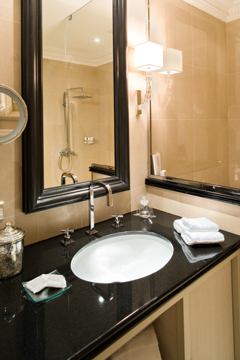 Bathroom 3, Hotel de Pavie, Gironde