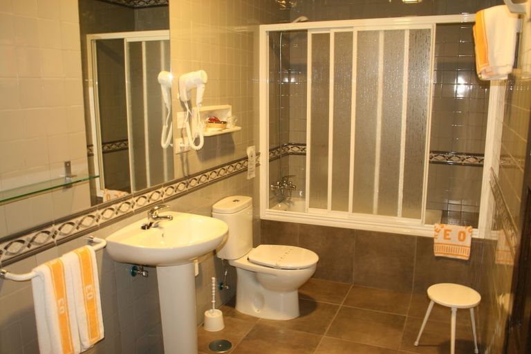 Bathroom 5, Hotel Eo, Lugo