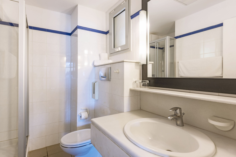 Bathroom 4, Hapimag Resort Damnoni, Crete