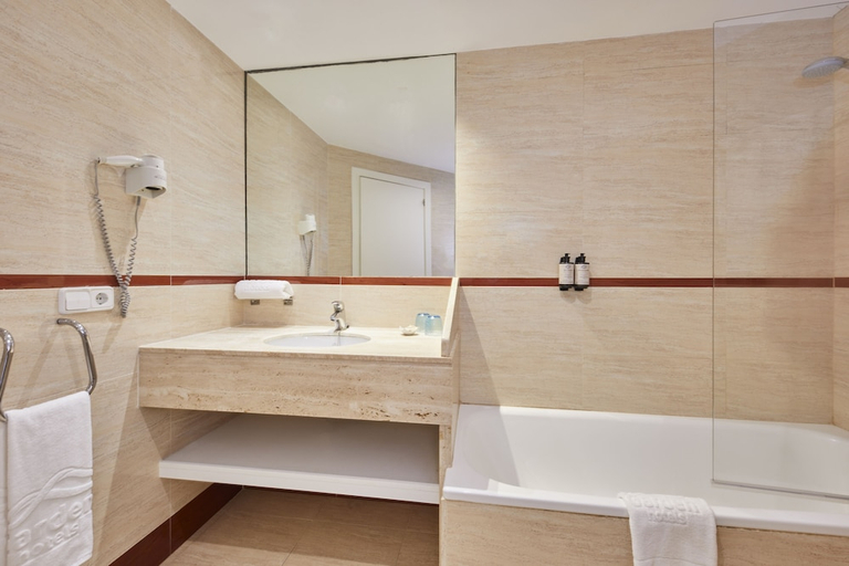 Bathroom 4, Tropic Garden Hotel & Apartments, Baleares