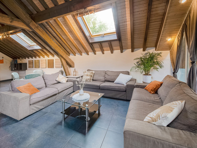 Others 5, Charming Cottage with Hot Tub & Sauna, High Fens, Liège