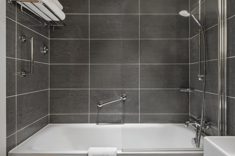 Bathroom 2, Majestic Hotel Bristol, Bristol