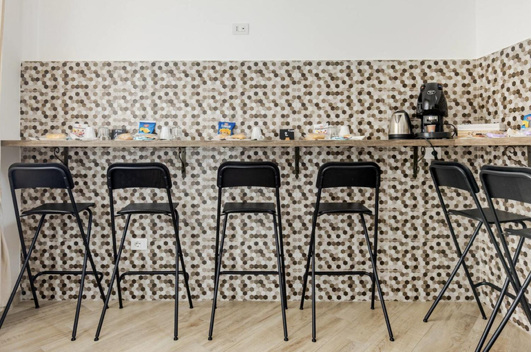 Food & Drinks, Central - Golden House, Napoli
