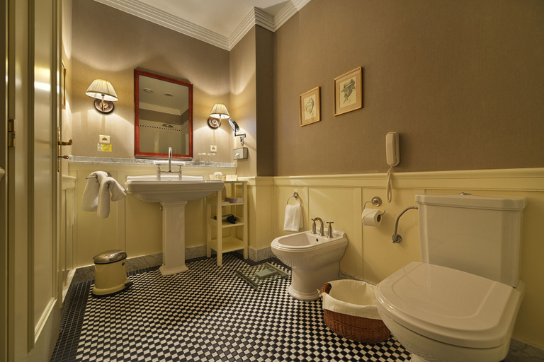 Bathroom 4, MARROL S HOTEL, Bratislava I