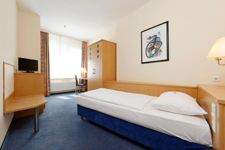 Bedroom 3, YORS Hotel Hannover, Region Hannover