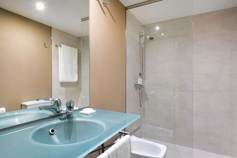 Bathroom 3, Ac Hotel La Linea By Marriott, Cádiz