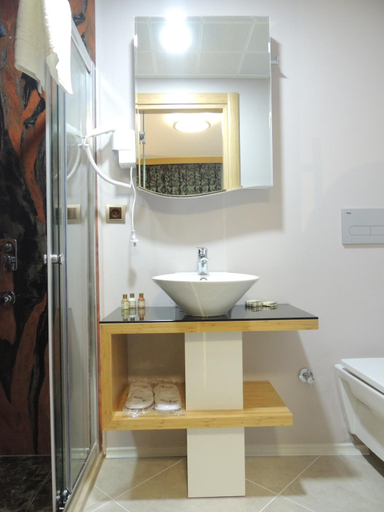 Bathroom 5, Akcayhan Hotel, Edremit