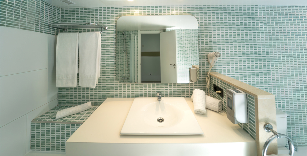 Bathroom 4, Hotel Cala D'Or Gardens, Baleares