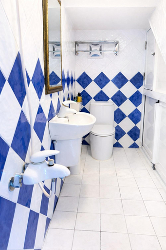 Bathroom 3, Jumping, Pingtung