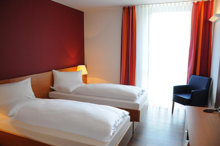 Bedroom 2, TOP EMBRACE Hotel Franz, Essen