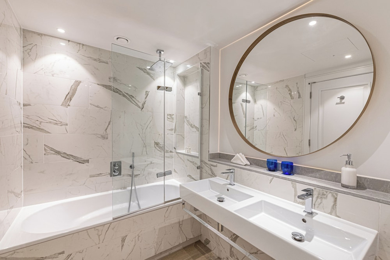 Bathroom 4, Harbour Hotel Southampton, Southampton