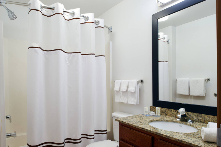 Bathroom 4, TownePlace Suites Minneapolis Downtown/North Loop, Hennepin