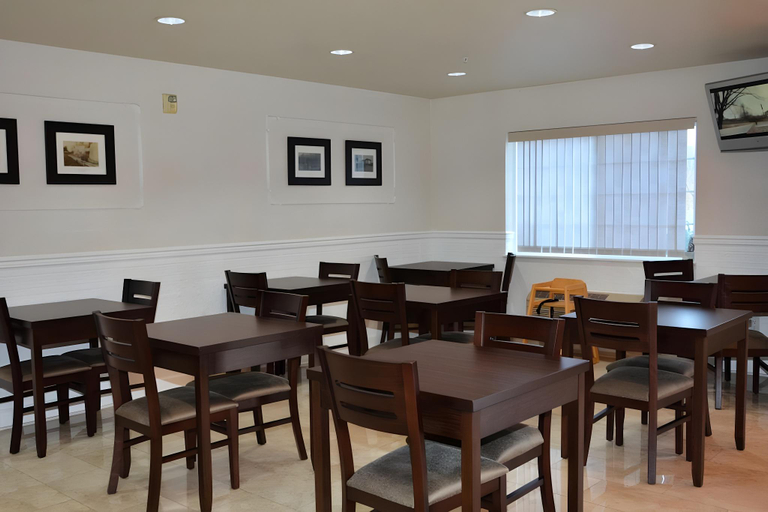 Food & Drinks 5, FairBridge Inn and Suites DuPont, Pierce