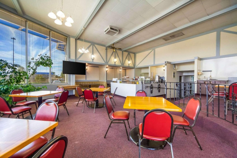 Food & Drinks 3, Hospitality Inn & Suites, Lincoln