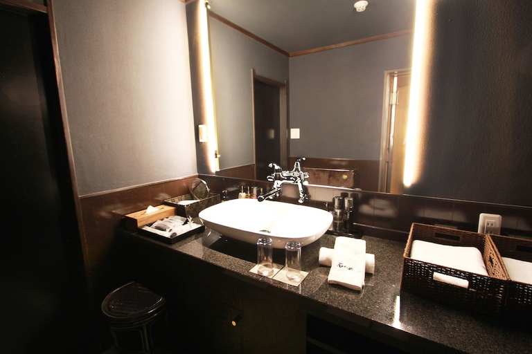 Bathroom 4, Izunagaoka Onsen Villa Garden Ishinoya, Izunokuni